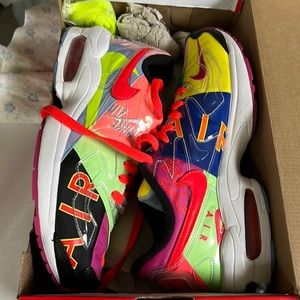 USED!!!!! Woman’s Nike Air Max2 Light QS